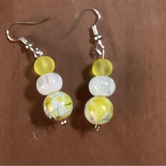 2 PIECE HANDCRAFTED SET 16” GLASS BEAD NECKLACE AND DROP EARRINGS “DAISY MAY” - Picture 2 of 3